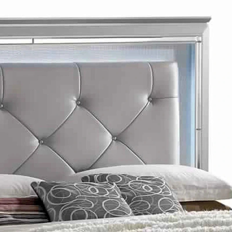 Lit Queen/King Size avec Tête de Lit Capitonnée, Éclairage LED Intégré et Accents Argentés