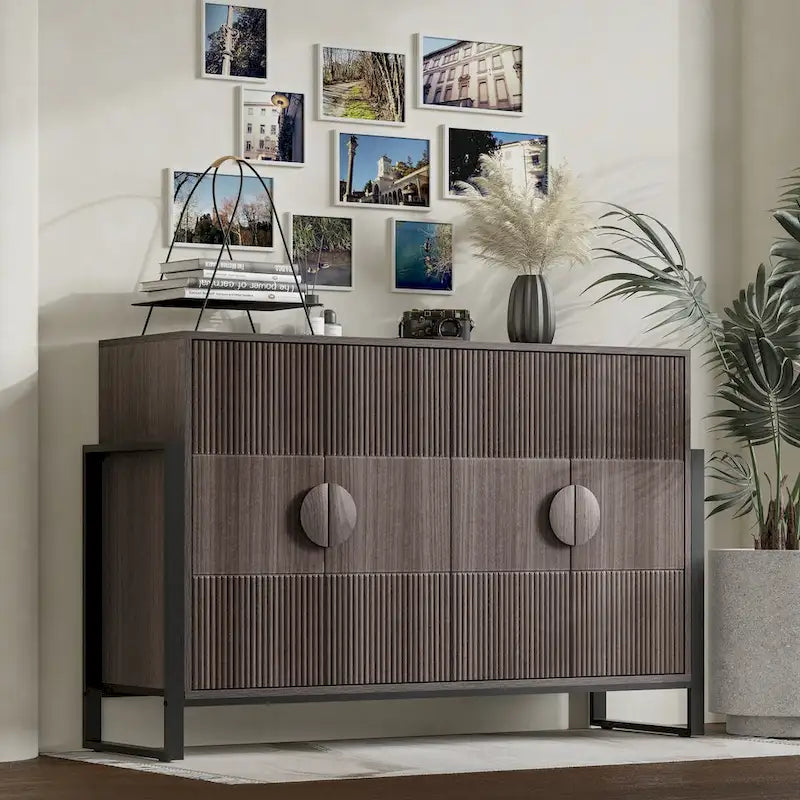 Buffet à cannelures avec 4 portes et étagères réglables, gris